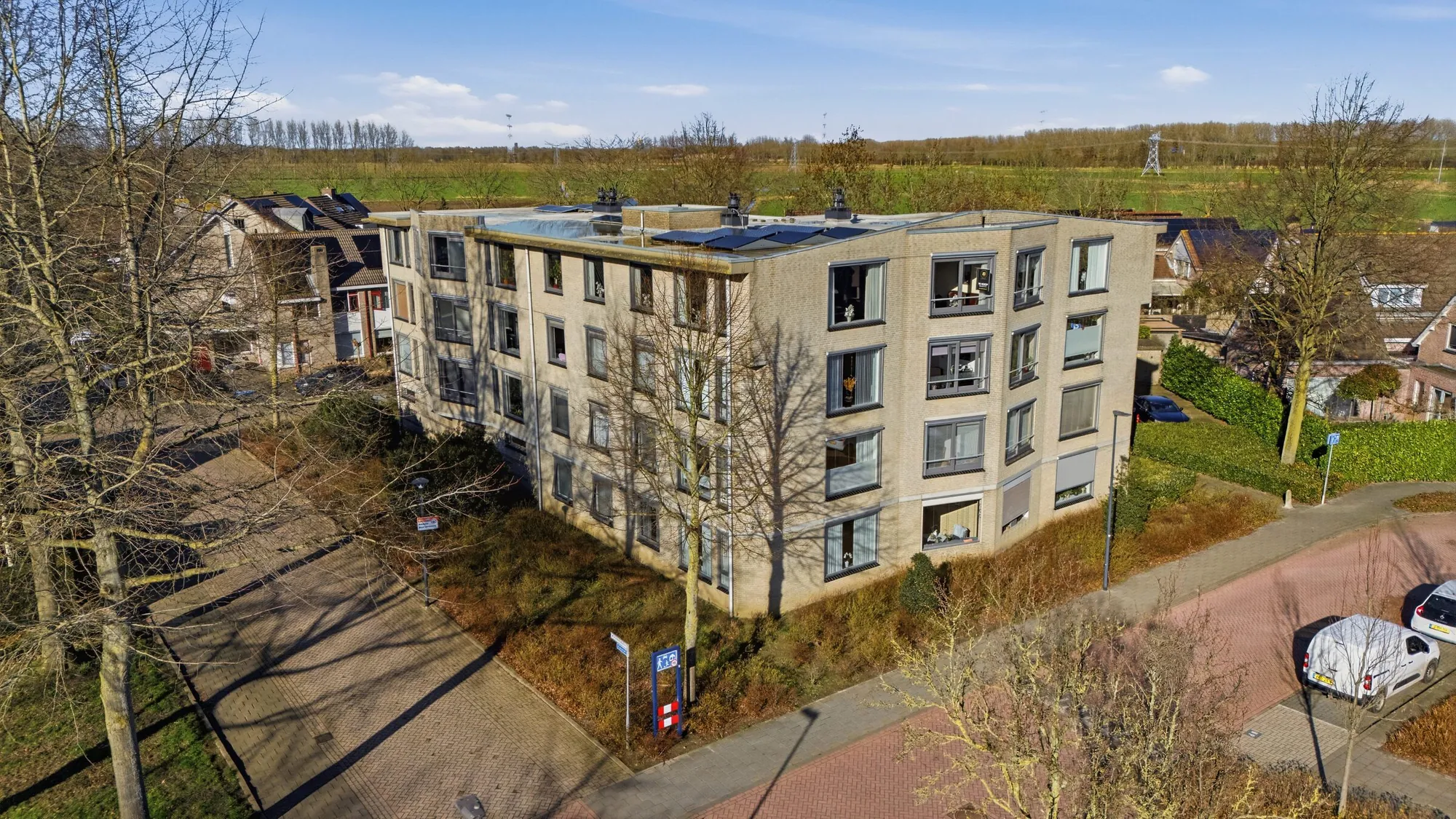 Appartementengebouw vanuit de lucht
